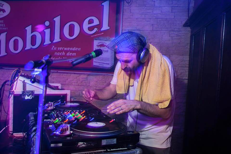 Heinz Null an den Decks. Company Slow live. bei Adam. Hip Hop. Live Rap Coburg.