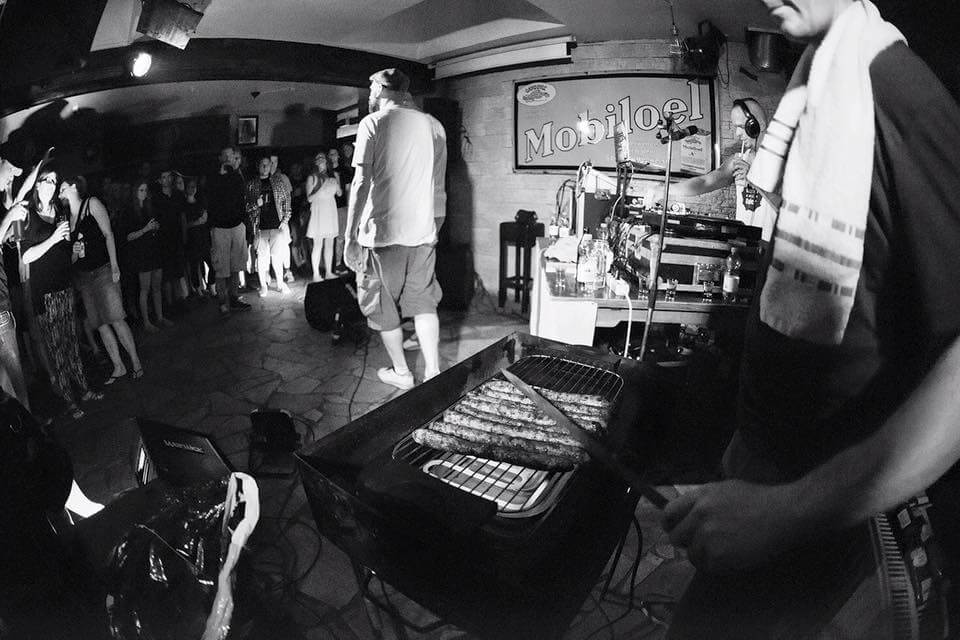 Bratwurst im Club. Company Slow live. bei Adam. Hip Hop. Live Rap Coburg.