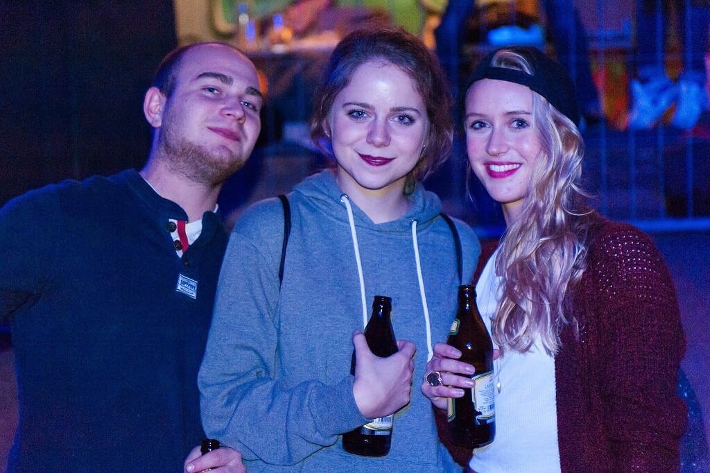 Fans. Company Slow live im Cafe Q. Indoor Skateramp. Cafe Q. Live Rap Coburg.